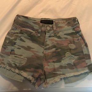 Aeropostale high waisted camo shorts